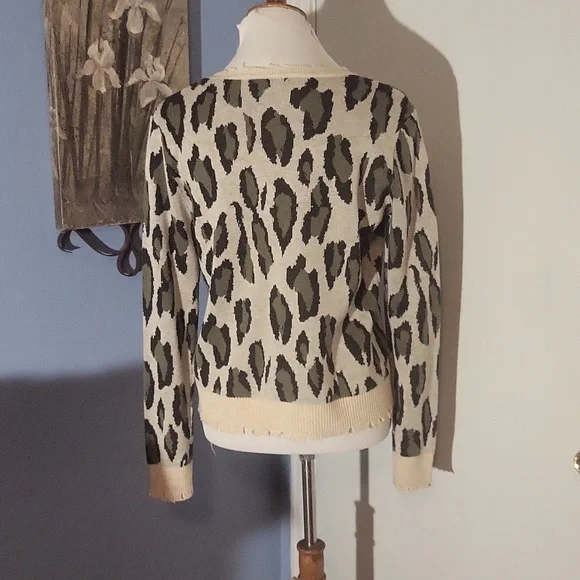 Grunge Distressed Animal Print Sweater Medium White Gray - Picture 4 of 4